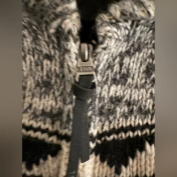 TNA sea to sky Women's Sweater - Picture 6 of 8